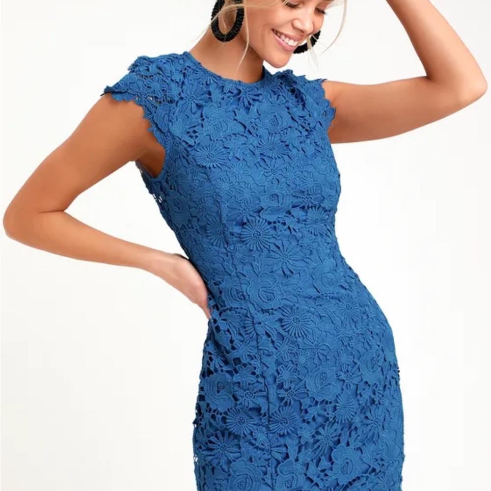 Lulu‘s Romance Language blue backless lace dress. NWT. Size L. - Picture 3 of 5